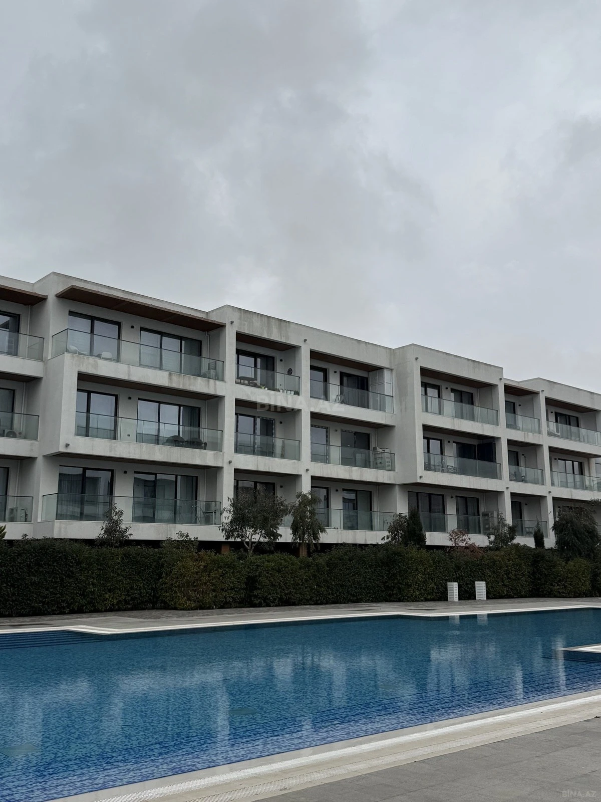 Satılır 3 otaqlı mənzil 98 m²