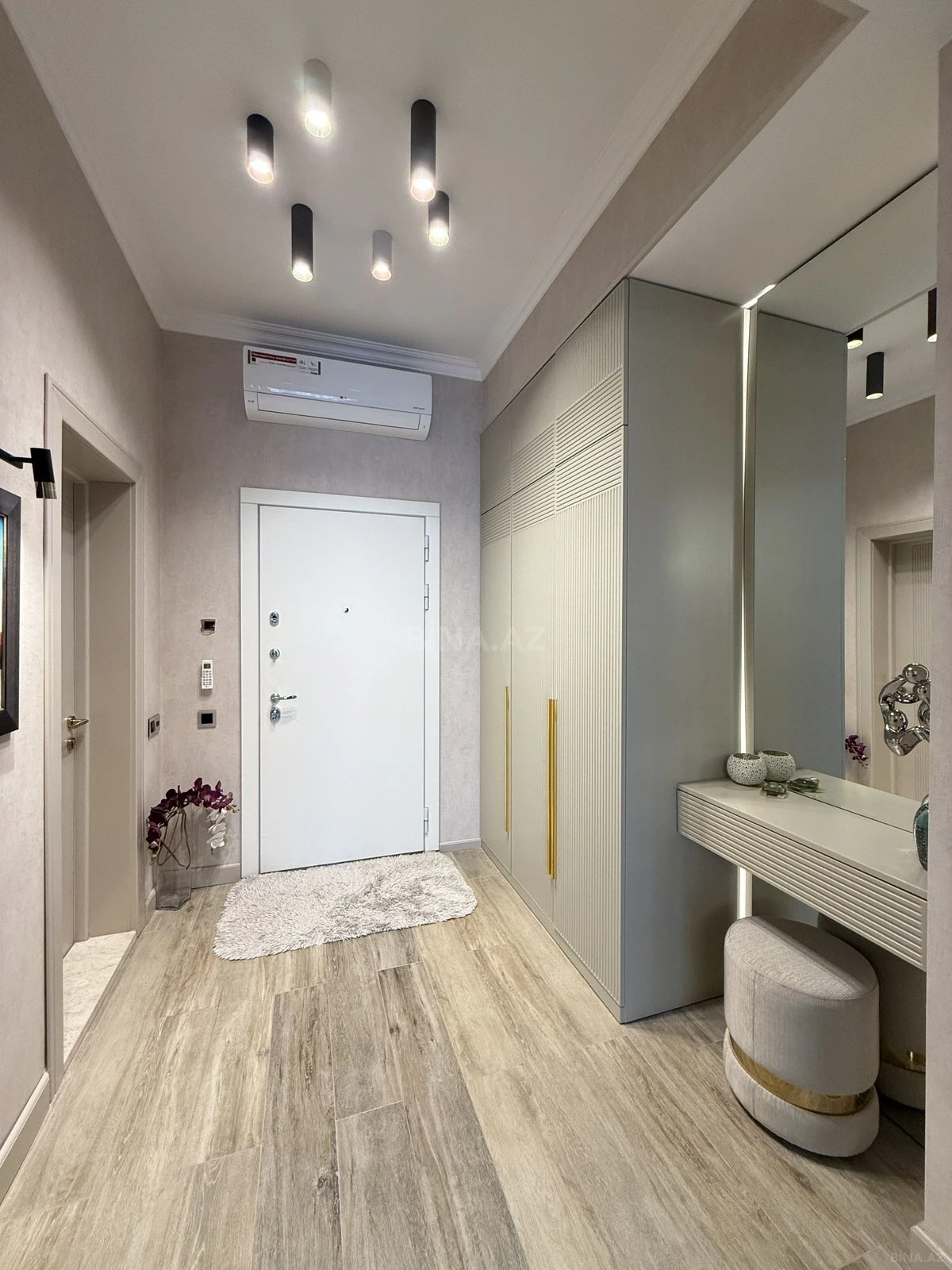 Satılır 3 otaqlı mənzil 98 m²
