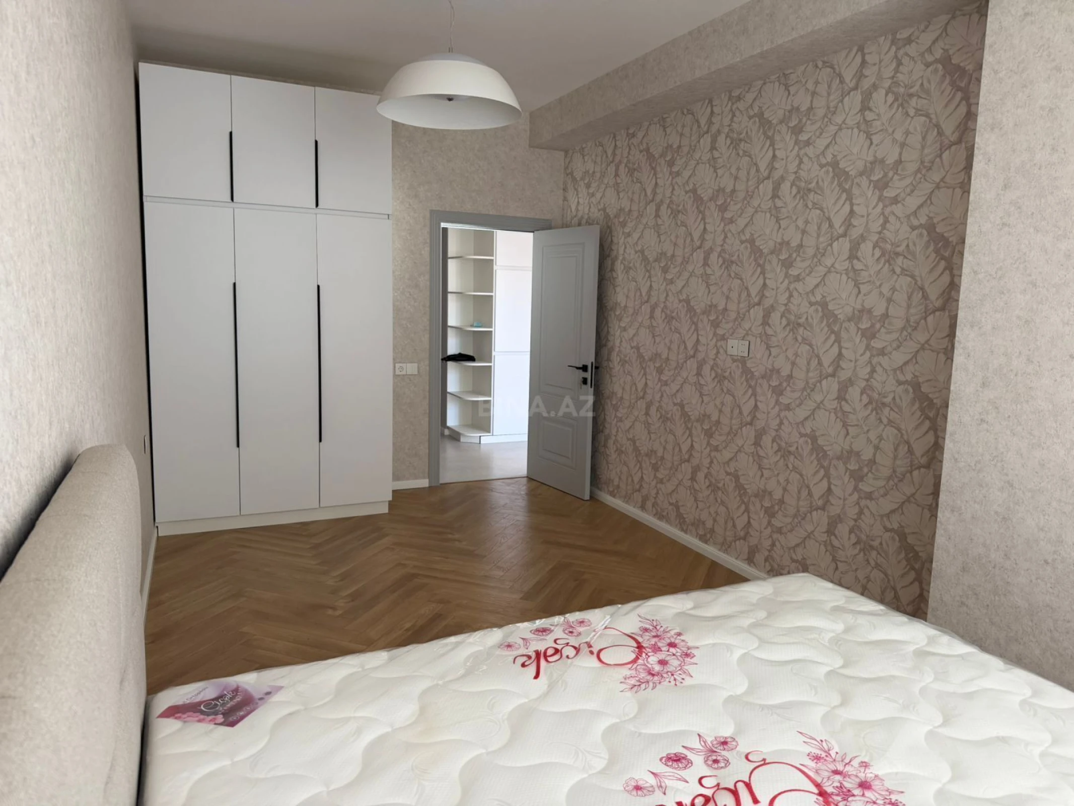 Satılır 2 otaqlı mənzil 85 m²