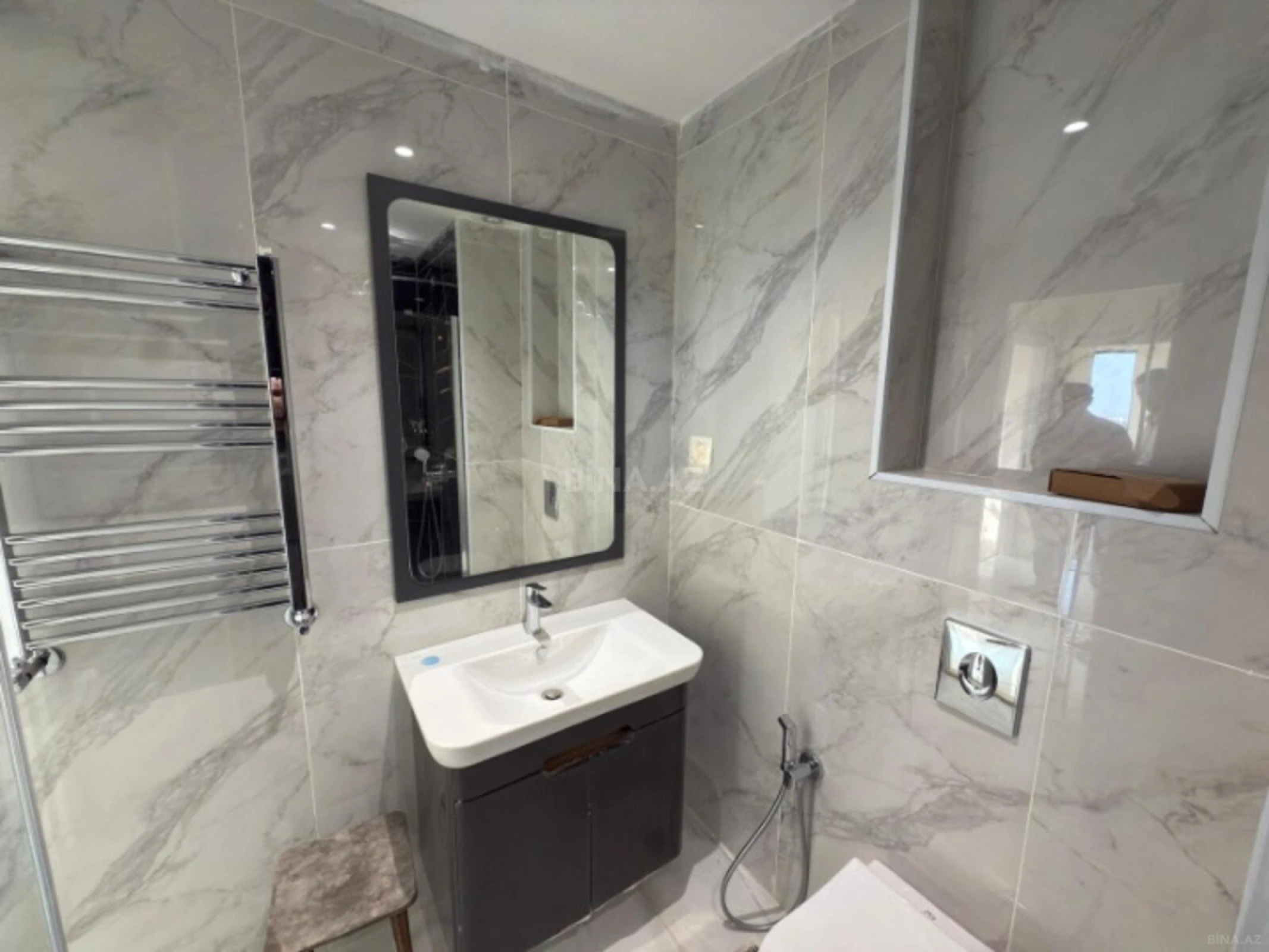 Satılır 2 otaqlı mənzil 63.5 m²