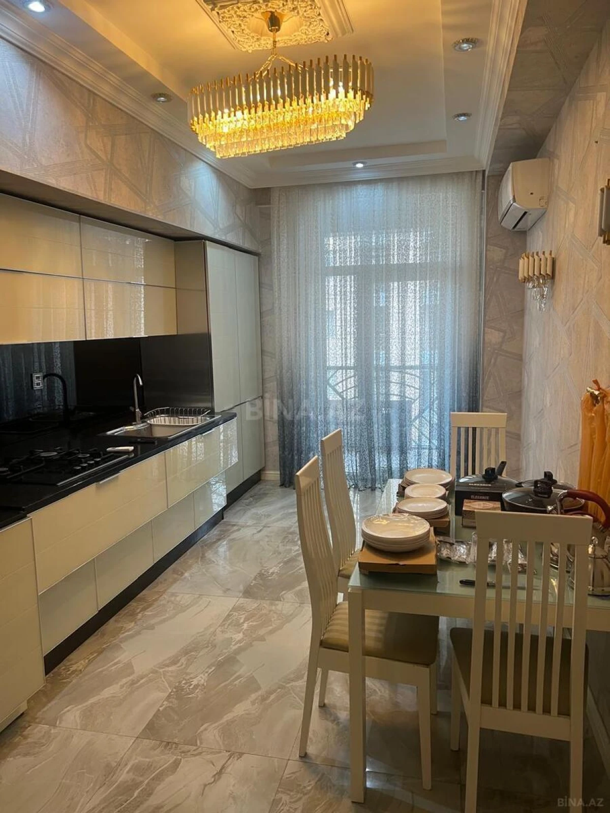 Kirayə verilir 4 otaqlı mənzil 170 m²