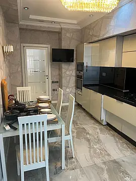 Kirayə verilir 4 otaqlı mənzil 170 m²
