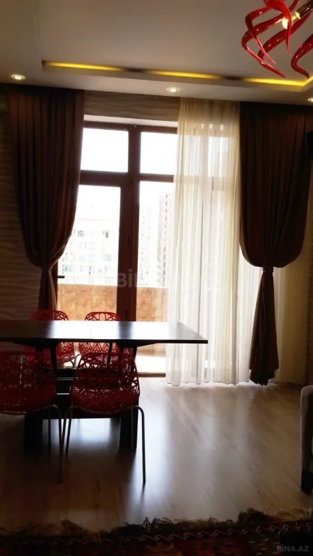 Satılır 3 otaqlı mənzil 101 m²
