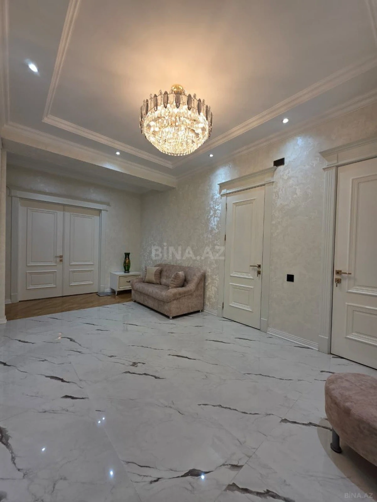 Satılır 3 otaqlı mənzil 120 m²