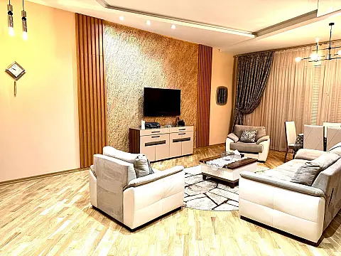 Satılır 3 otaqlı mənzil 140 m² — Bakı, İnşaatçılar 3 otaq 140.00 m²