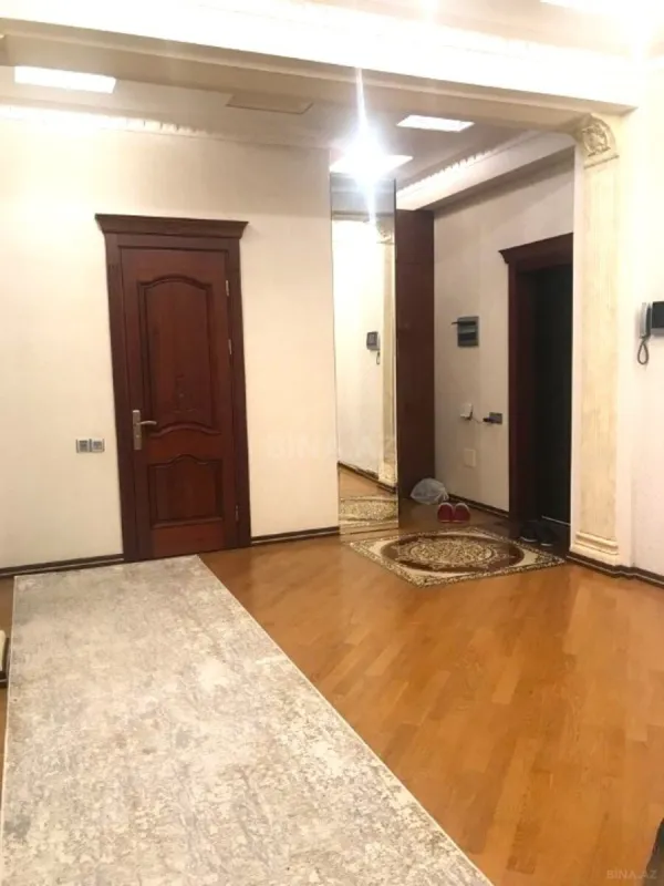 Satılır 3 otaqlı mənzil 140 m²