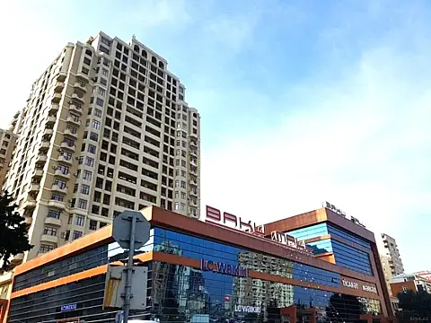 Satılır 3 otaqlı mənzil 140 m² — Bakı, İnşaatçılar 3 otaq 140.00 m²