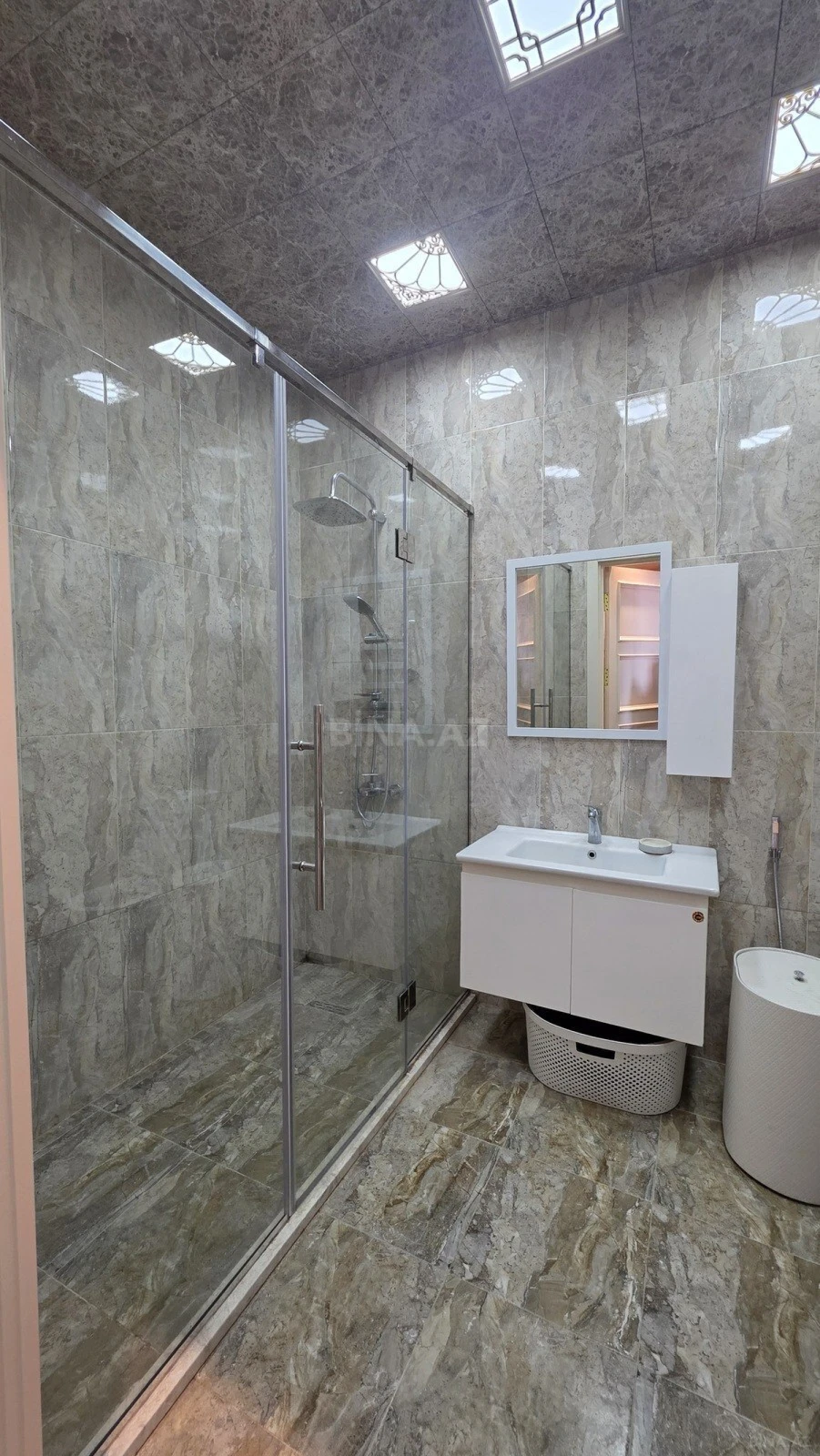 Kirayə verilir 2 otaqlı mənzil 100 m²