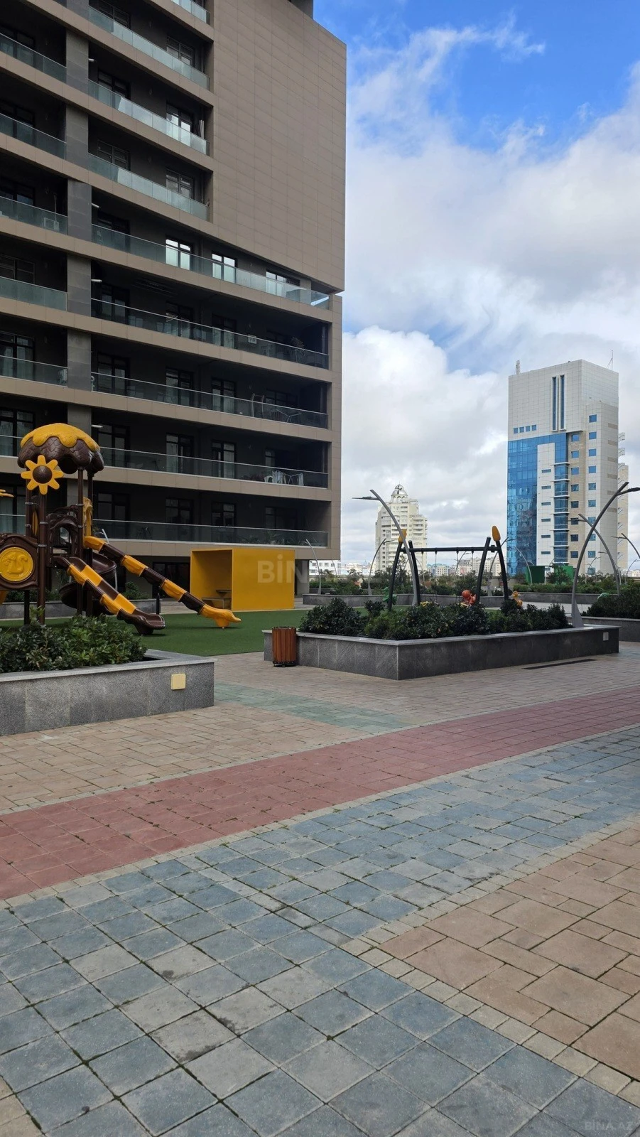 Kirayə verilir 2 otaqlı mənzil 100 m²