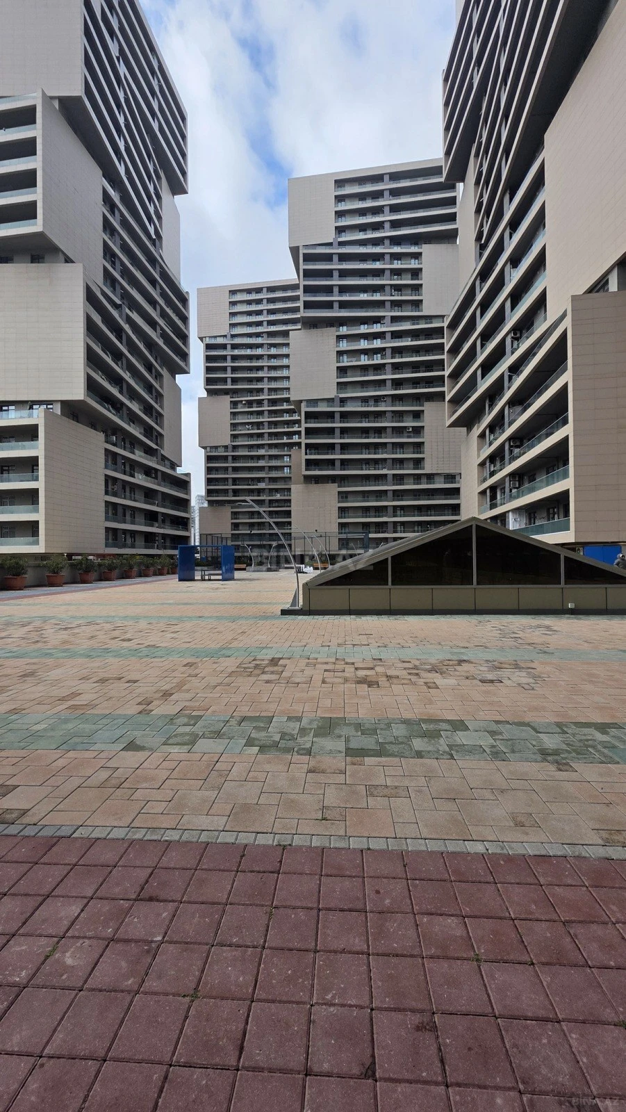 Kirayə verilir 2 otaqlı mənzil 100 m²