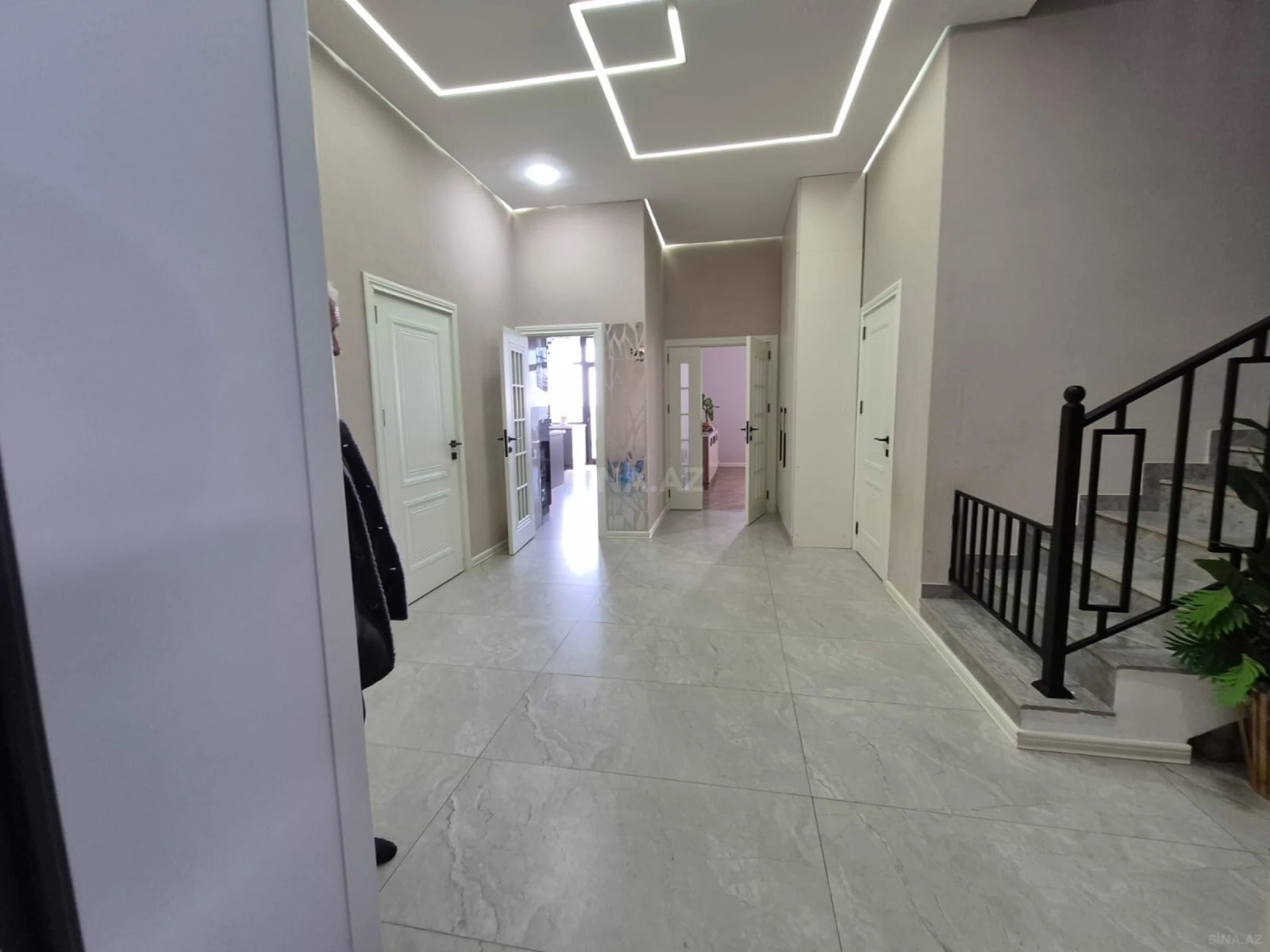 Satılır 6 otaqlı həyət evi 250 m²