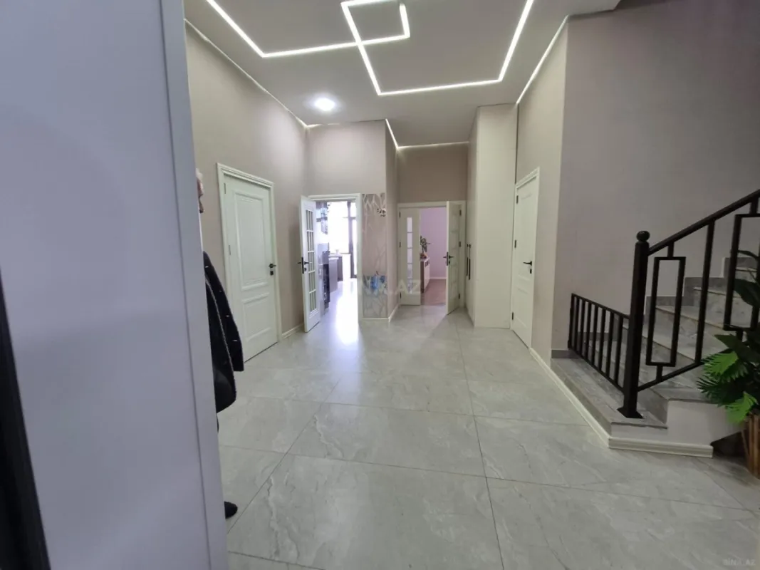 Satılır 6 otaqlı həyət evi 250 m²