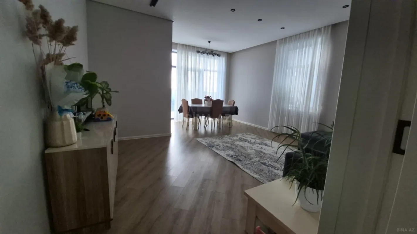 Satılır 6 otaqlı həyət evi 250 m²