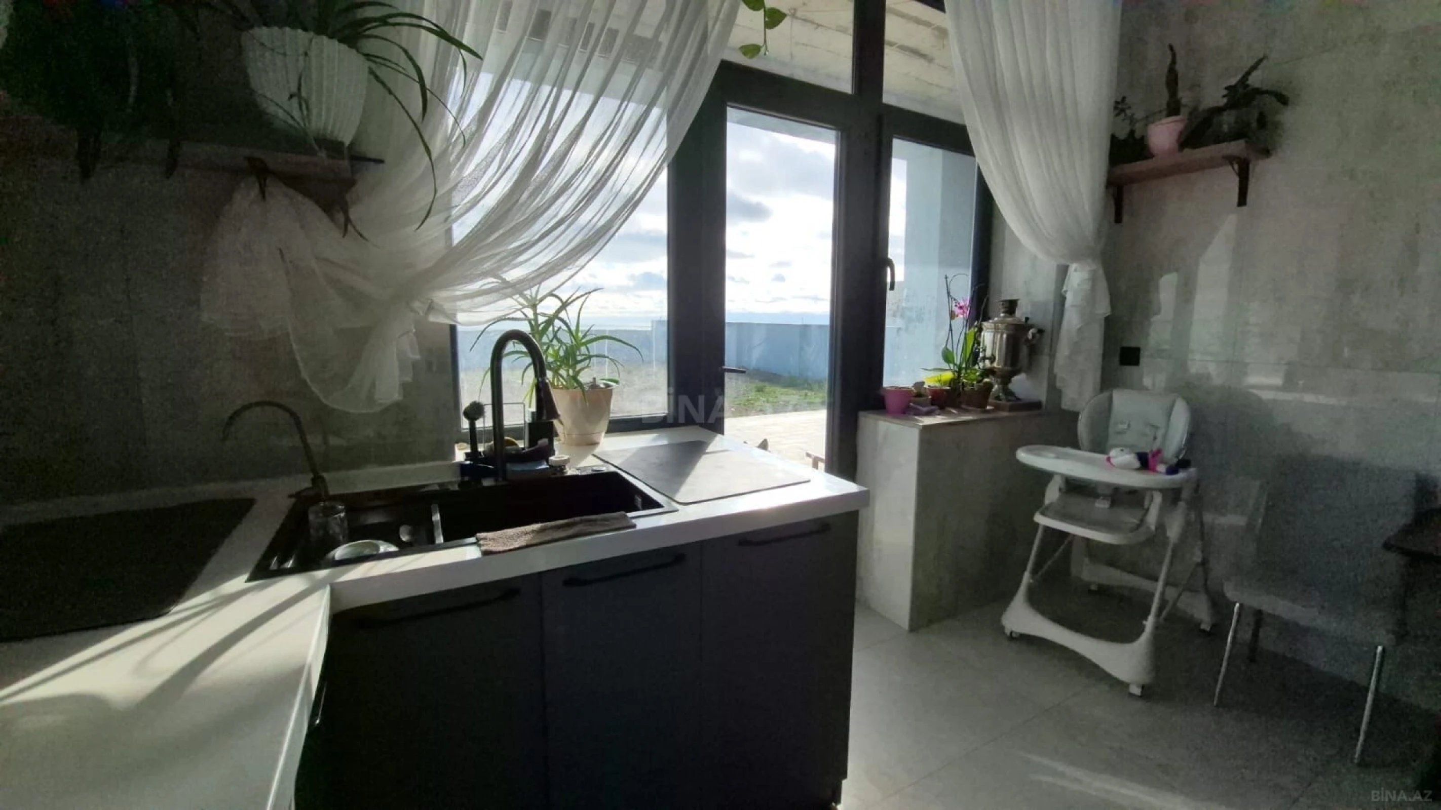 Satılır 6 otaqlı həyət evi 250 m²