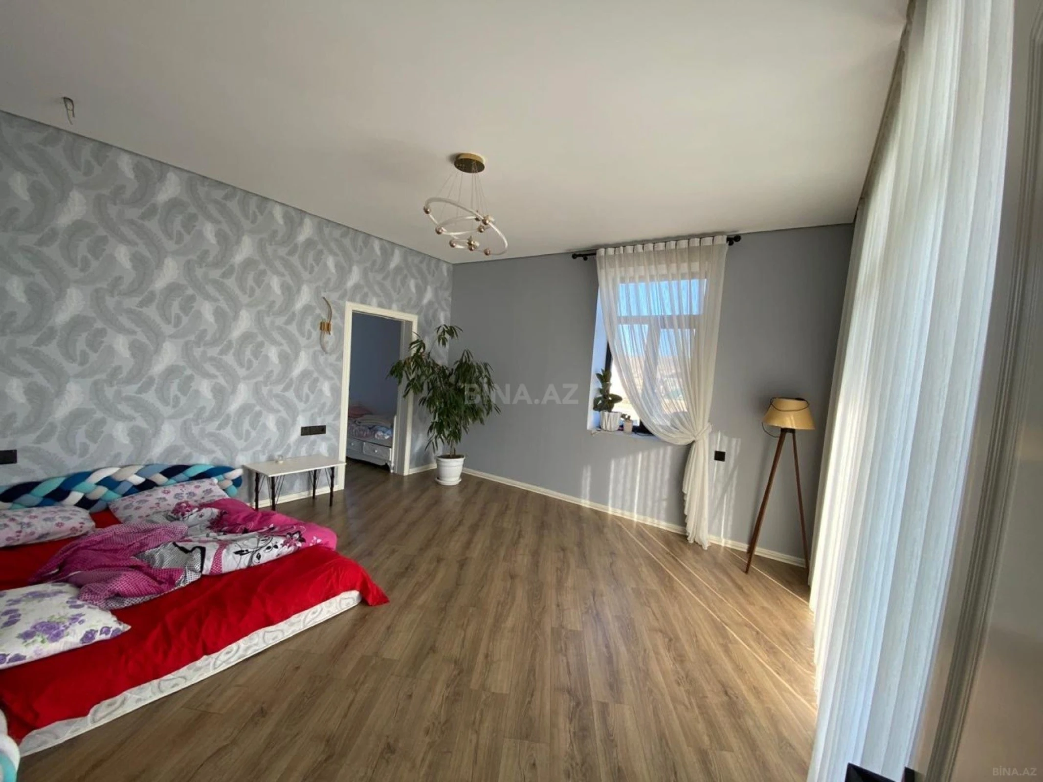 Satılır 6 otaqlı həyət evi 250 m²