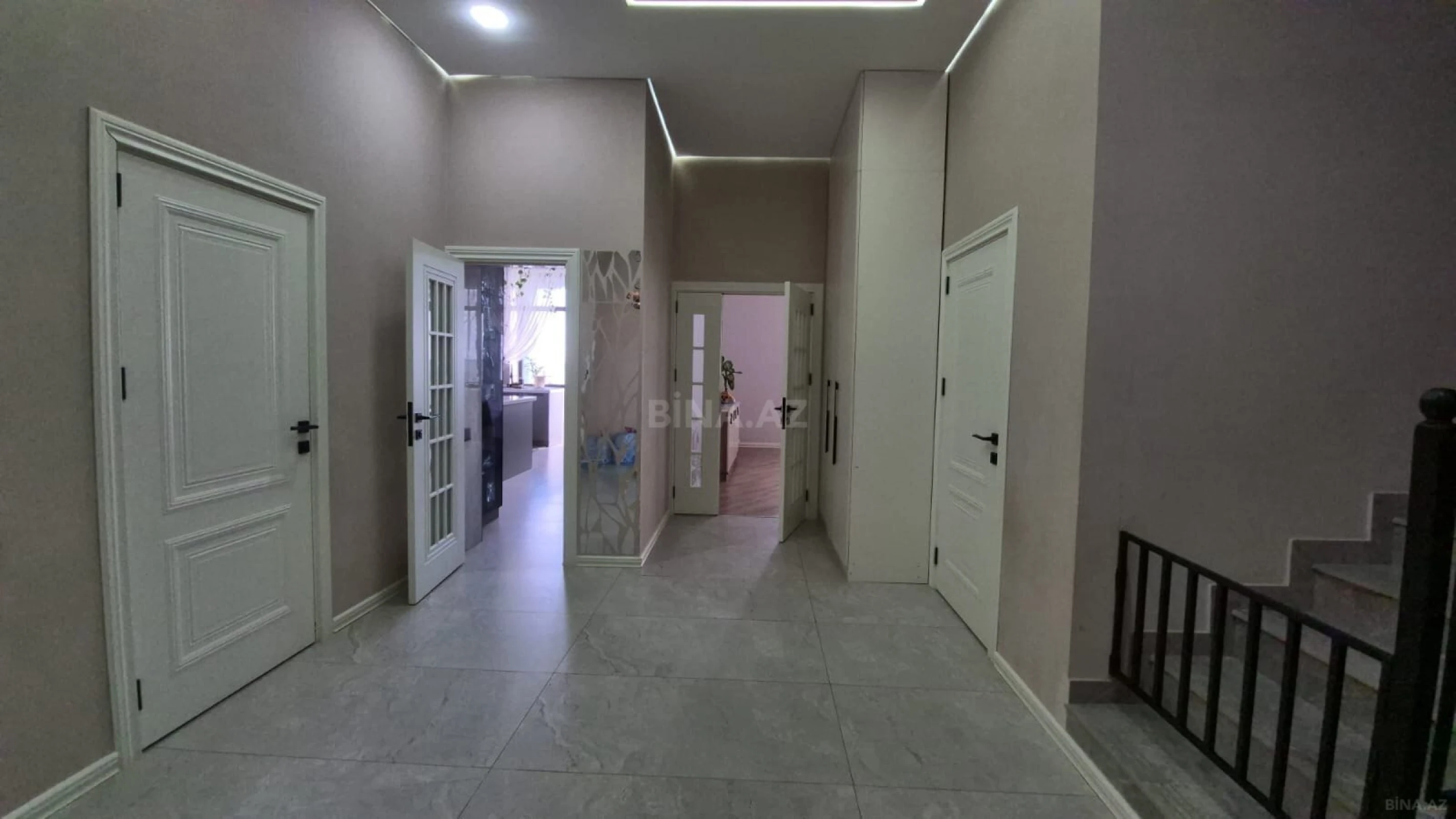 Satılır 6 otaqlı həyət evi 250 m²