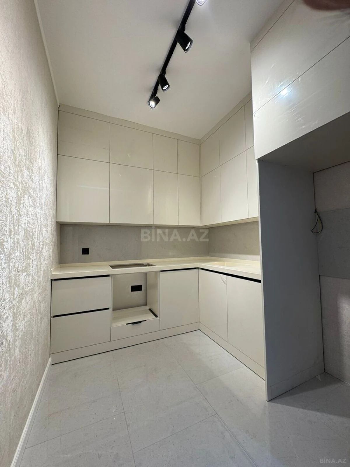 Satılır 2 otaqlı mənzil 67 m²