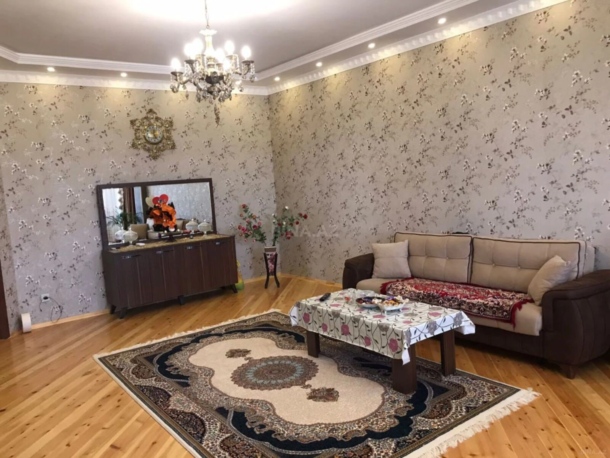 Satılır 6 otaqlı həyət evi 400 m²