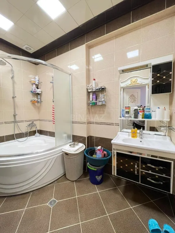 Satılır 3 otaqlı mənzil 127 m²