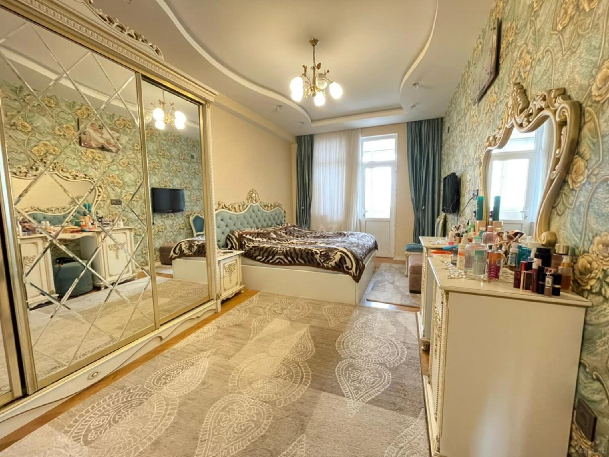 Satılır 3 otaqlı mənzil 127 m²