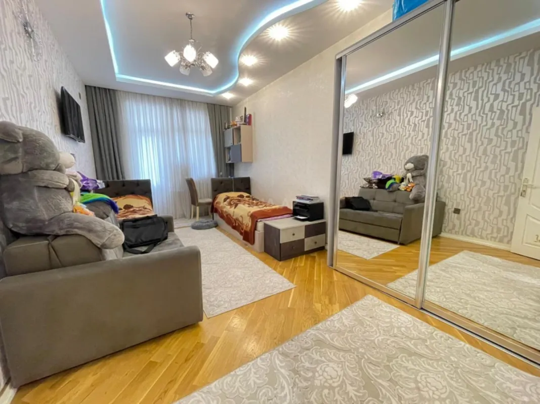 Satılır 3 otaqlı mənzil 127 m²