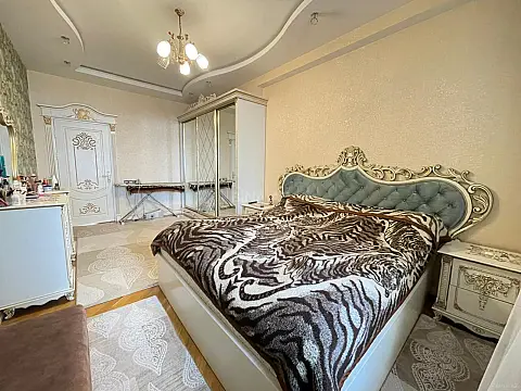 Satılır 3 otaqlı mənzil 127 m²