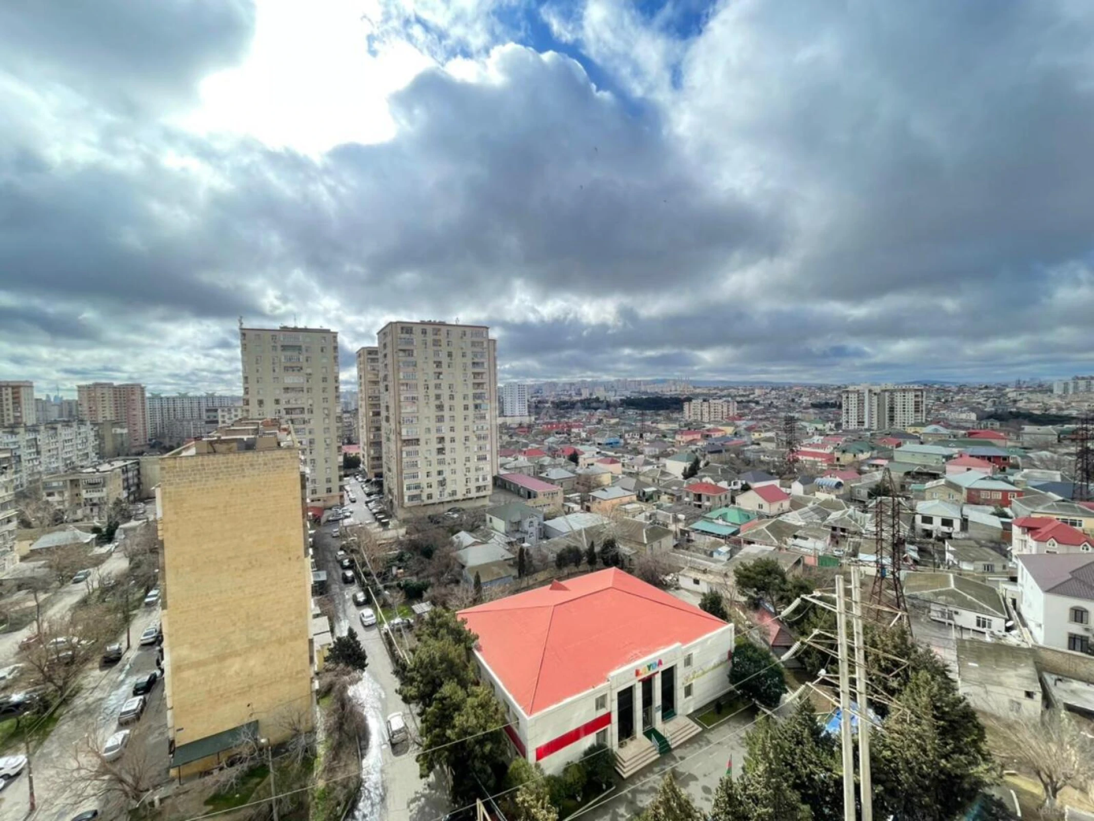 Satılır 3 otaqlı mənzil 127 m²