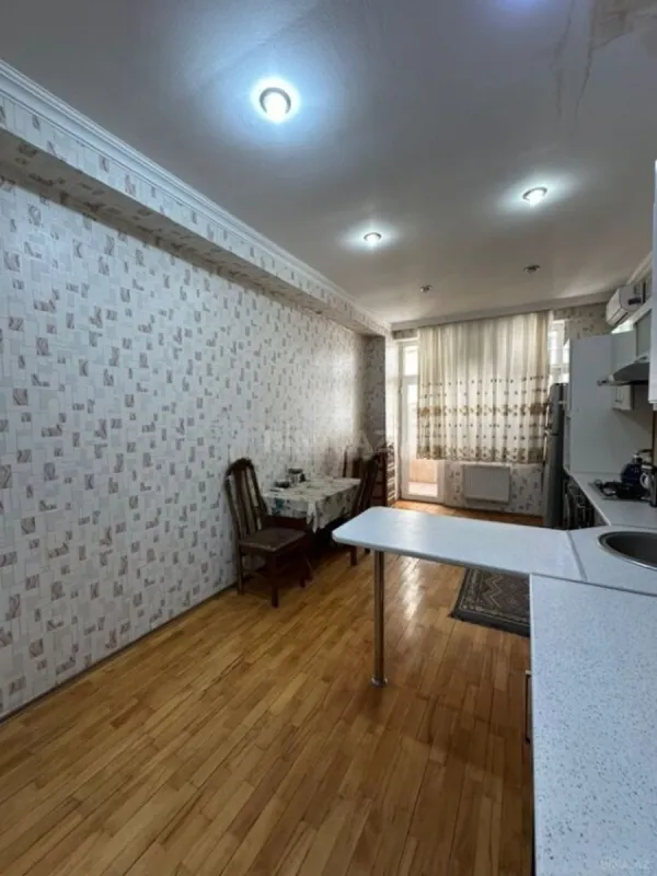Satılır 3 otaqlı mənzil 155 m²