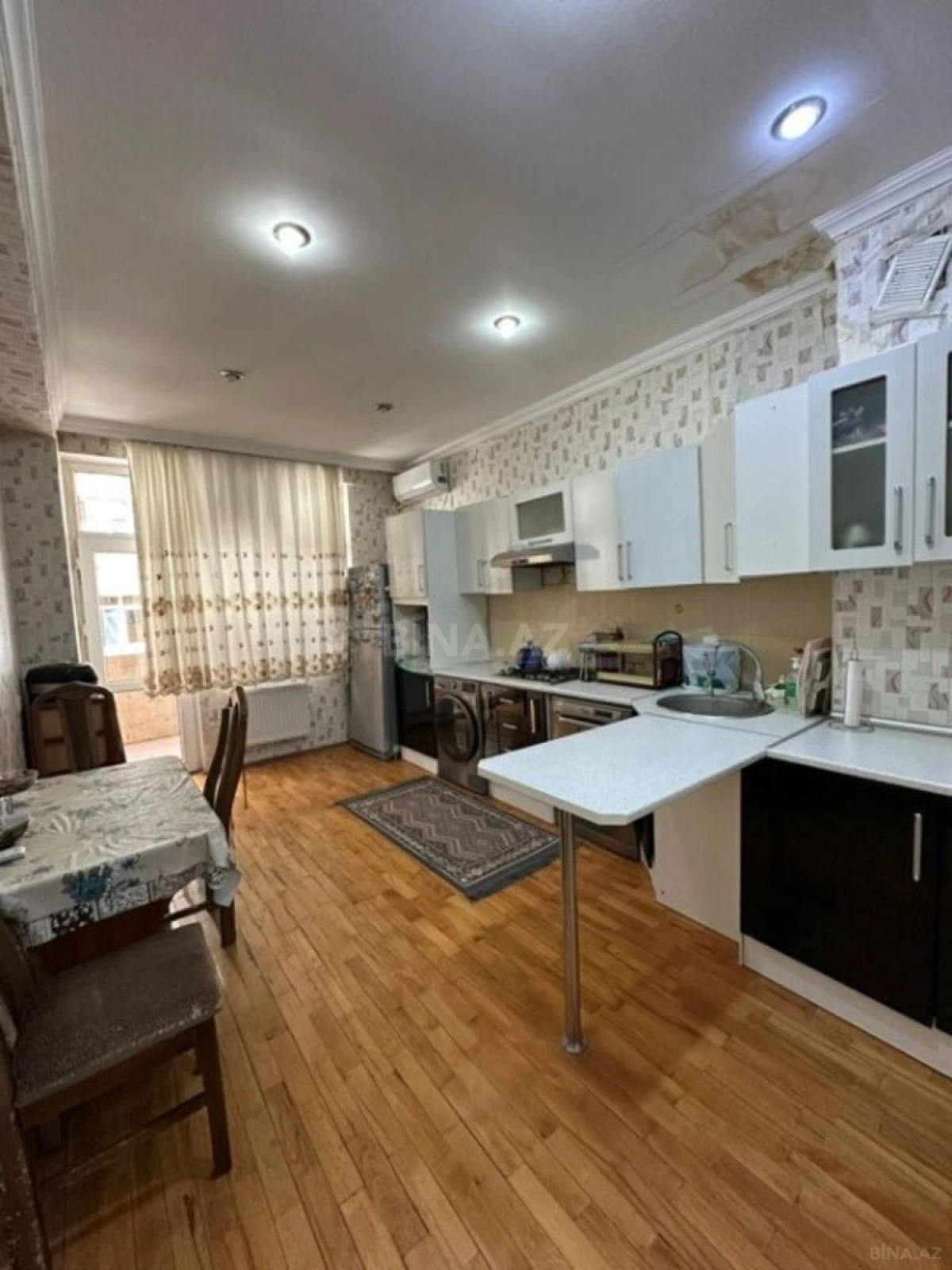 Satılır 3 otaqlı mənzil 155 m²