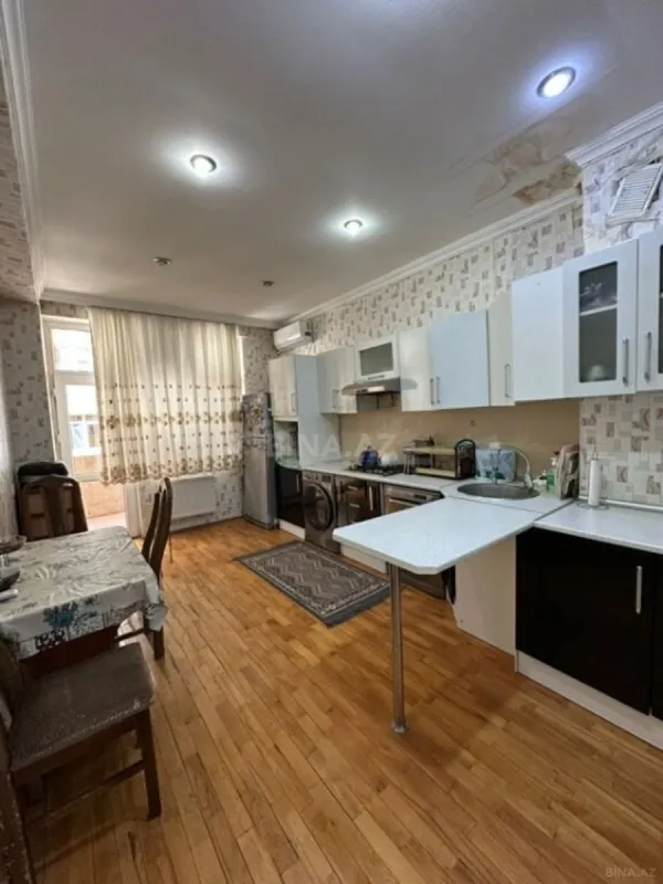 Satılır 3 otaqlı mənzil 155 m²