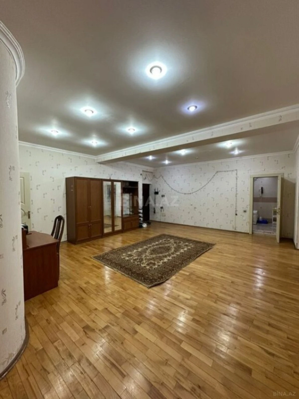 Satılır 3 otaqlı mənzil 155 m²