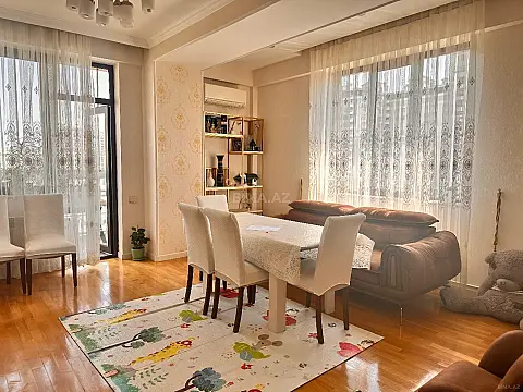 Satılır 3 otaqlı mənzil 140 m²