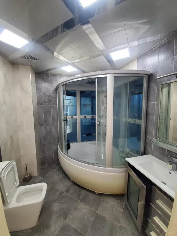 Satılır 3 otaqlı mənzil 140 m²