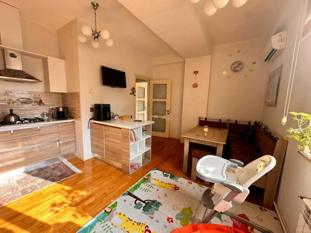 Satılır 3 otaqlı mənzil 140 m²