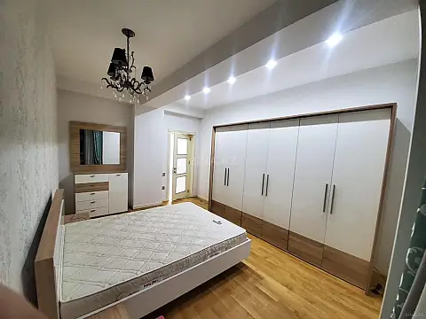 Satılır 3 otaqlı mənzil 140 m²