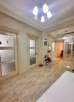 Satılır 3 otaqlı mənzil 140 m²