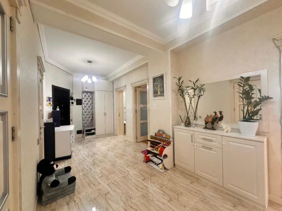 Satılır 3 otaqlı mənzil 140 m²