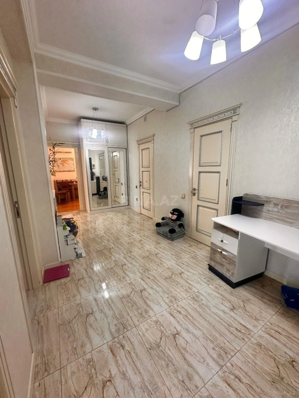 Satılır 3 otaqlı mənzil 140 m²