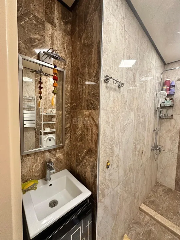 Satılır 3 otaqlı mənzil 140 m²