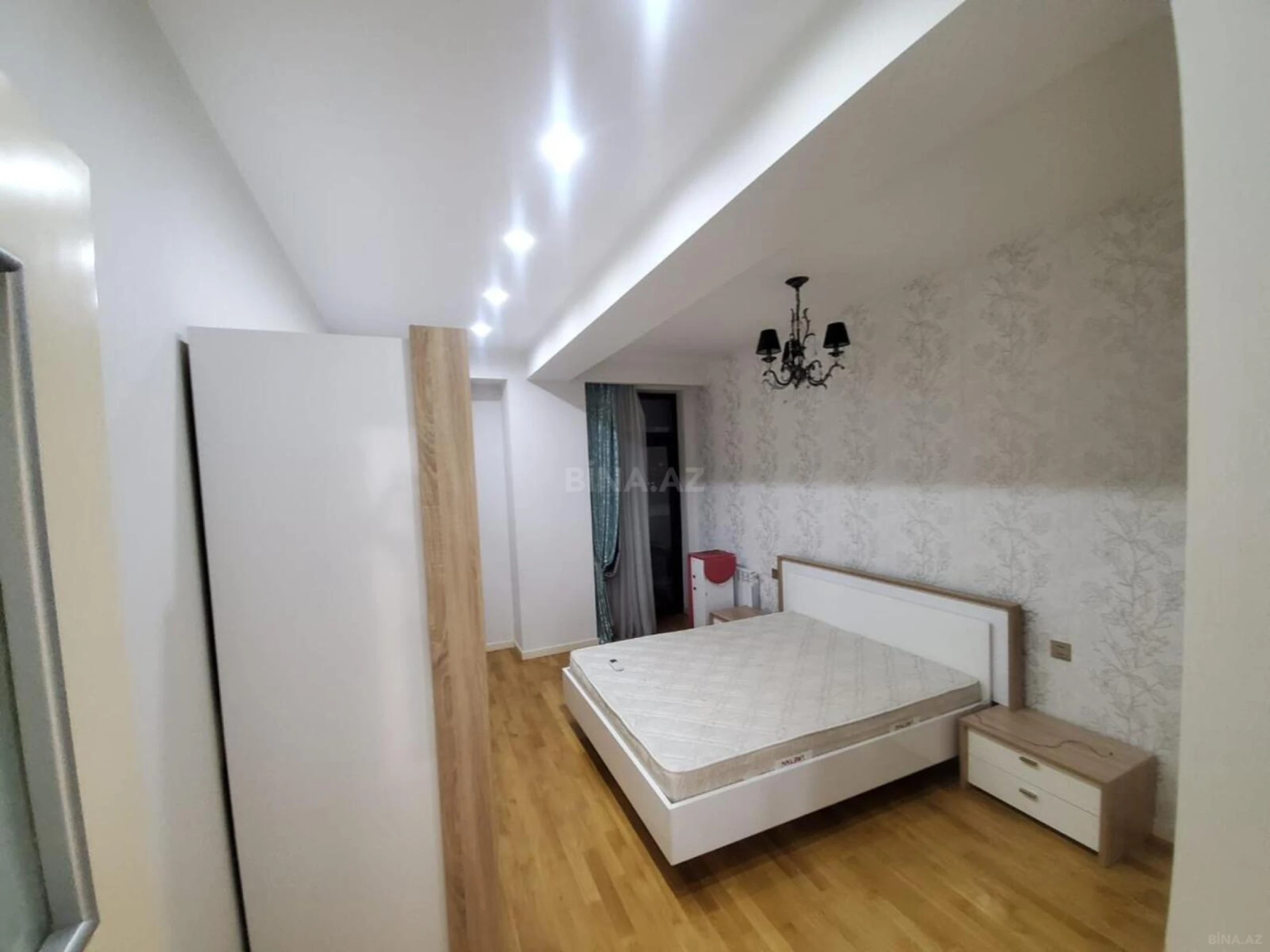 Satılır 3 otaqlı mənzil 140 m²