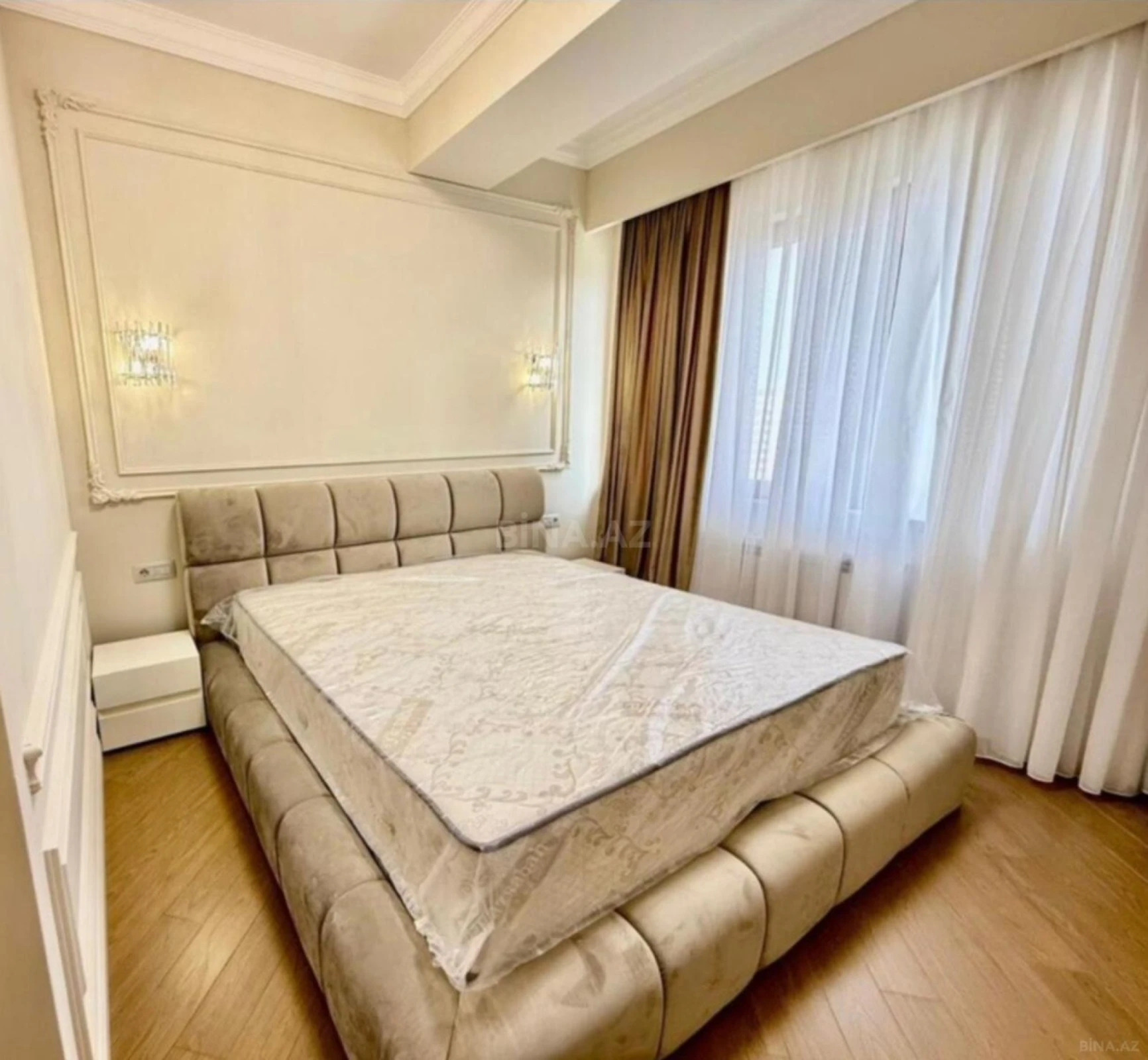 Satılır 4 otaqlı mənzil 210 m²