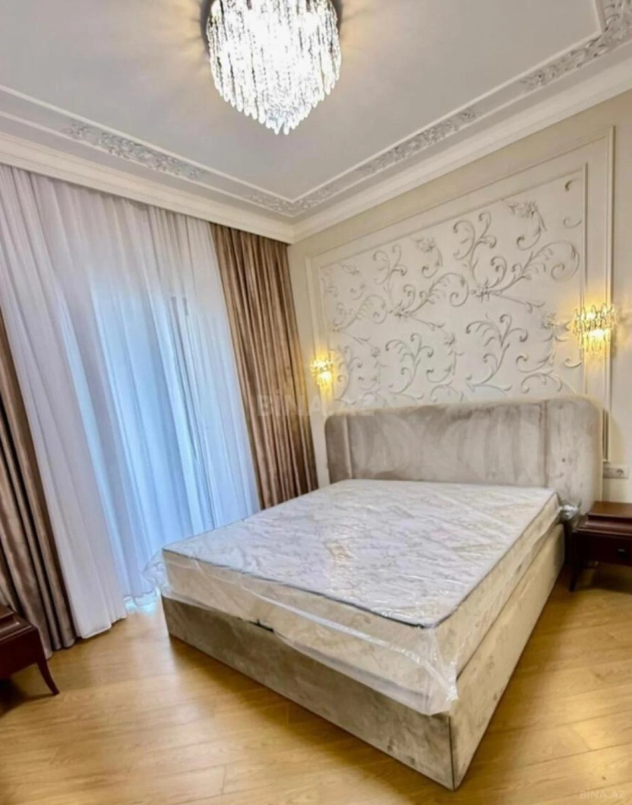 Satılır 4 otaqlı mənzil 210 m²
