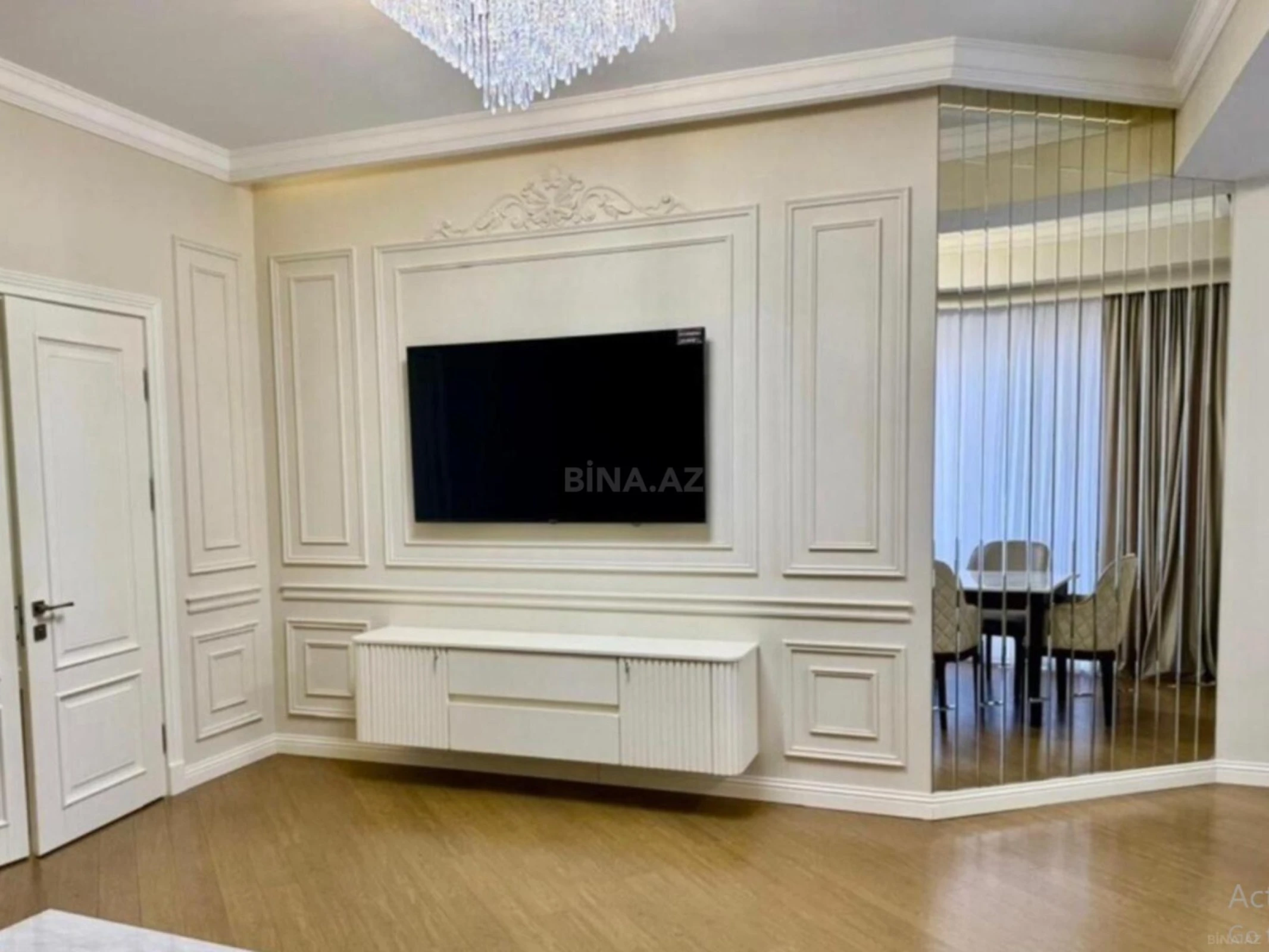 Satılır 4 otaqlı mənzil 210 m²