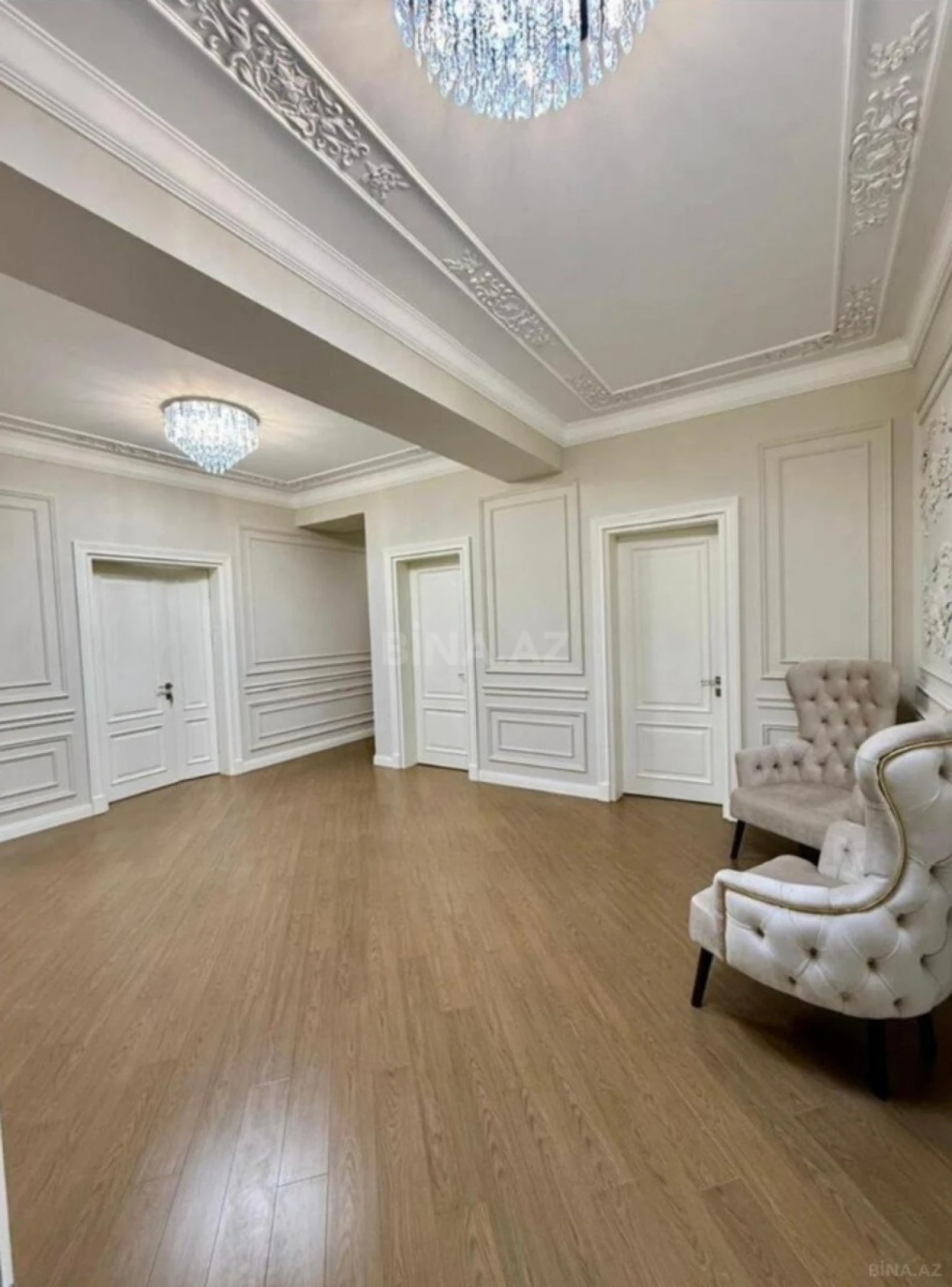 Satılır 4 otaqlı mənzil 210 m²