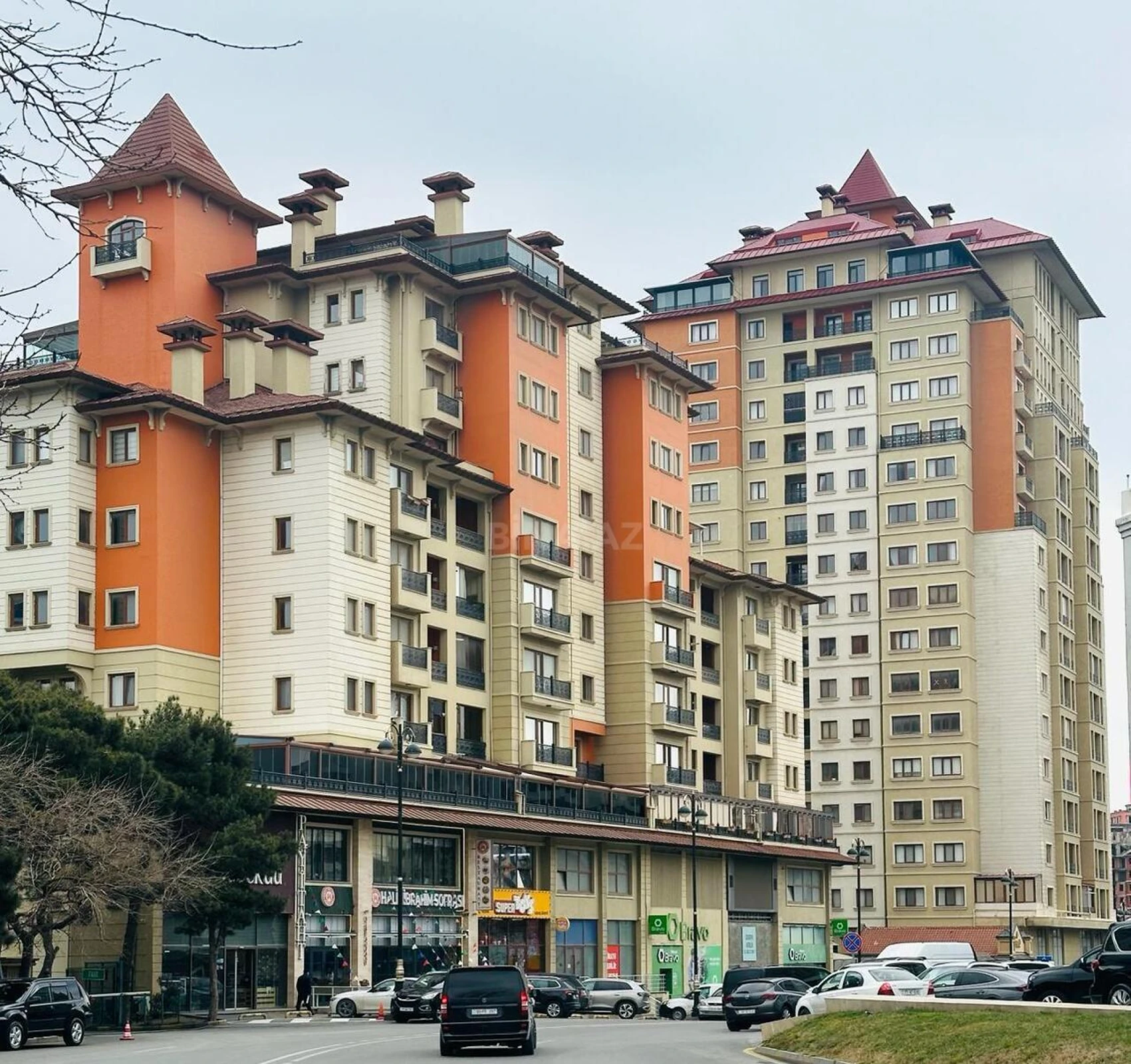 Satılır 4 otaqlı mənzil 210 m²