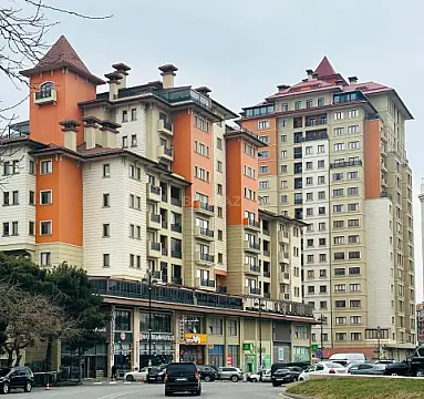 Satılır 4 otaqlı mənzil 210 m²