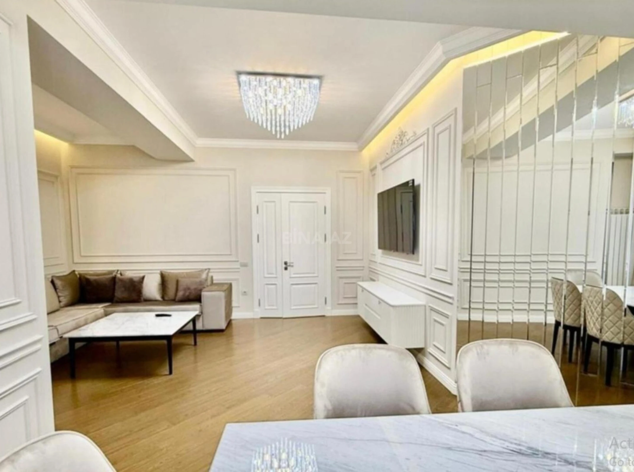 Satılır 4 otaqlı mənzil 210 m²