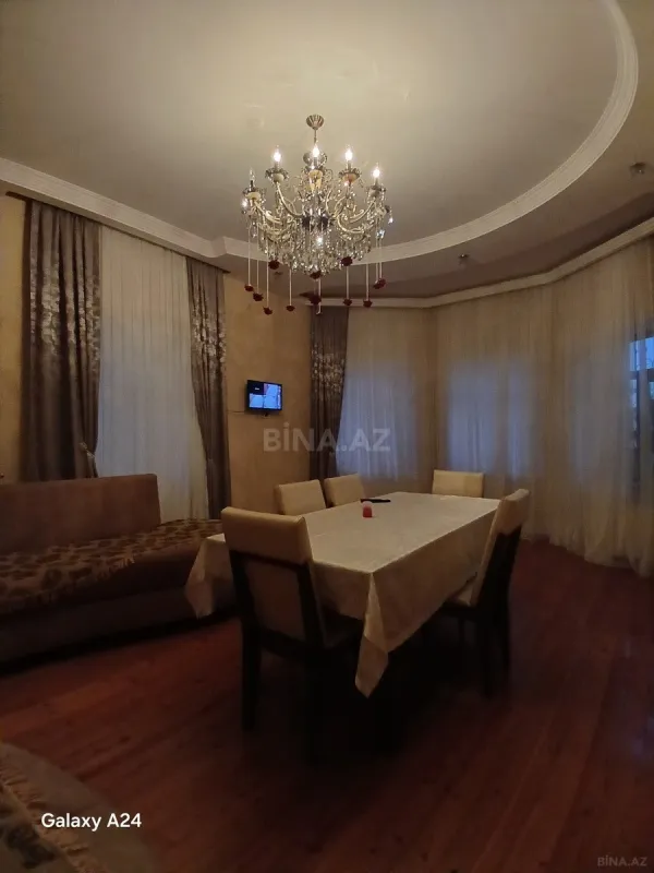 Satılır 6 otaqlı həyət evi 256 m²