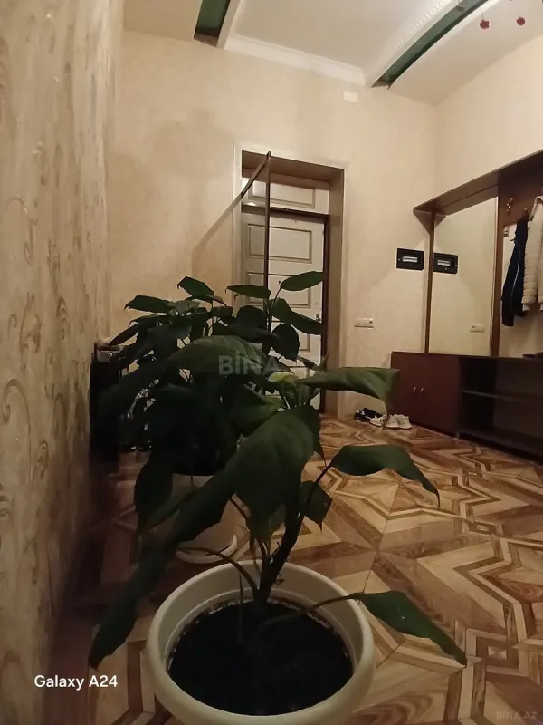 Satılır 6 otaqlı həyət evi 256 m²