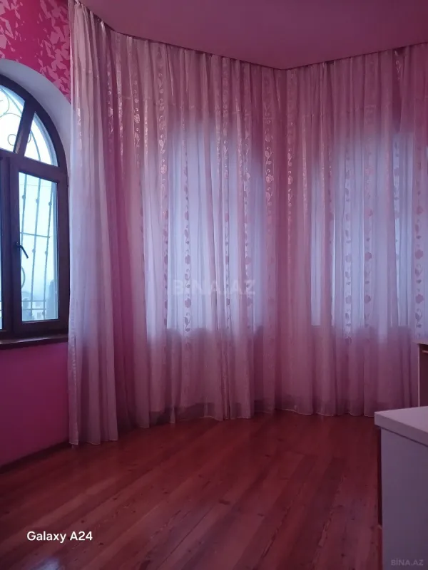 Satılır 6 otaqlı həyət evi 256 m²